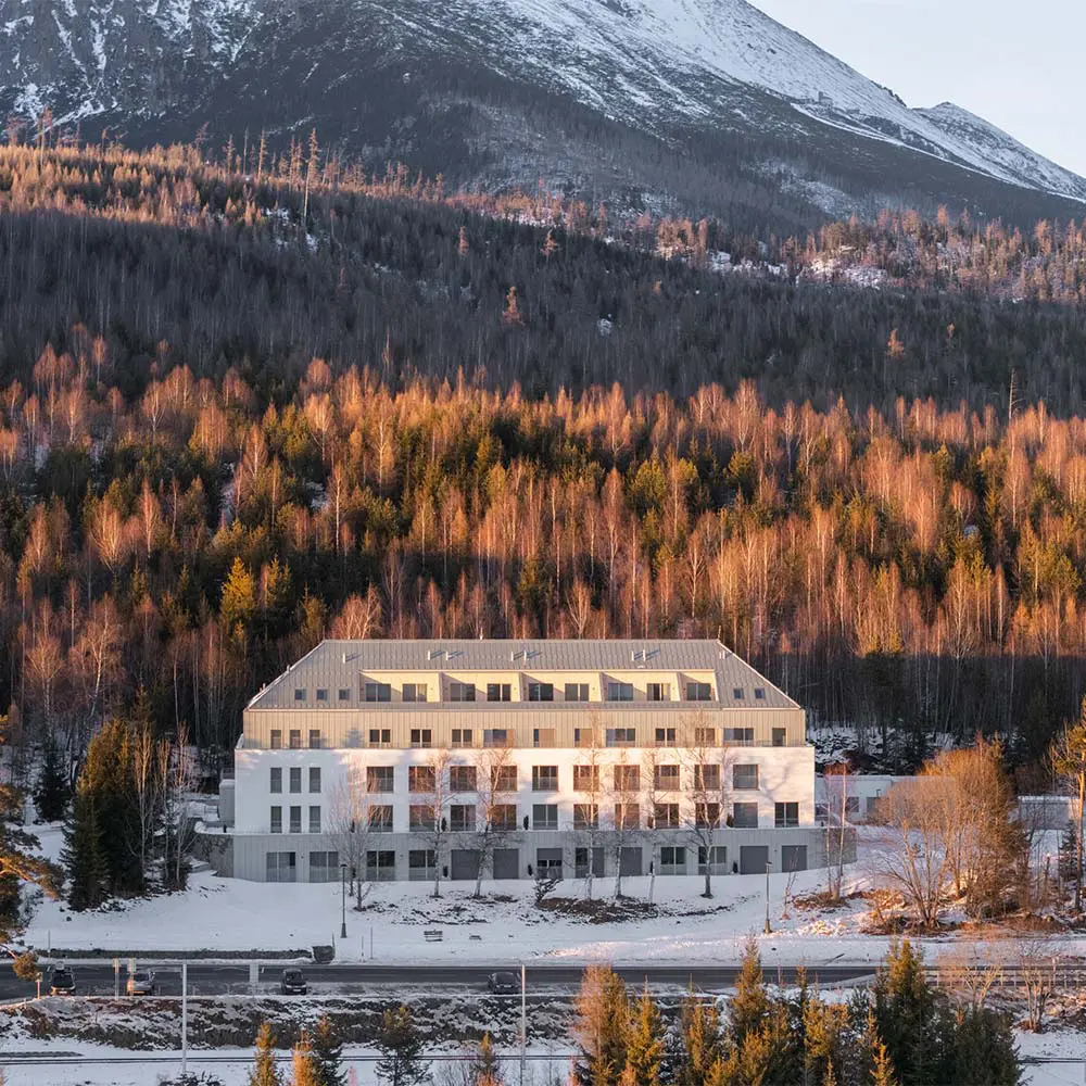 Habitar desde la simplicidad: apartamentos dúplex, galerías y terrazas ubicadas en un antiguo sanatorio Habitar desde la simplicidad: apartamentos dúplex, galerías y terrazas ubicadas en un antiguo sanatorio