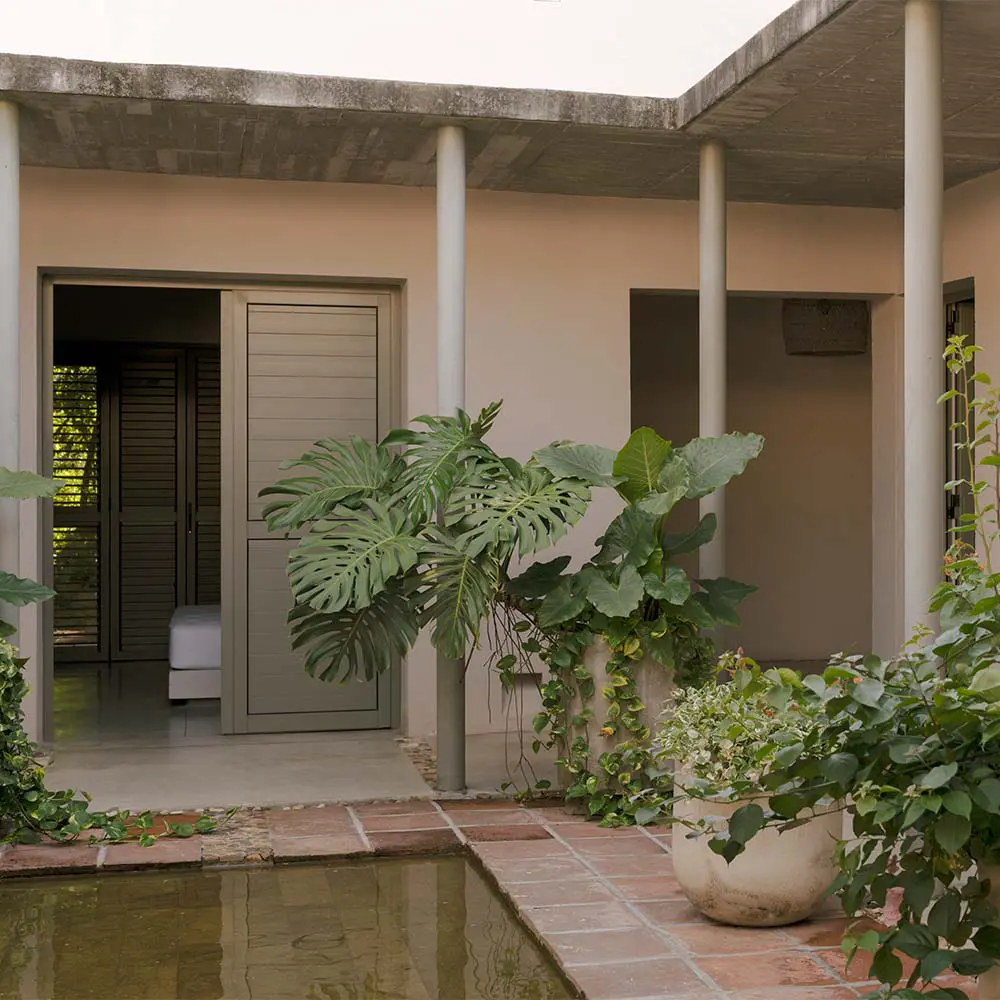 Así se transformó esta vivienda en una obra abierta al paisaje y al clima cálido