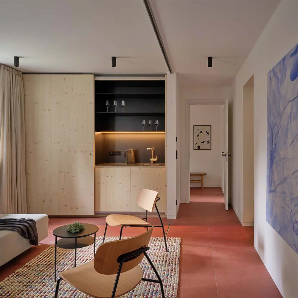 El chalet checo que reinventa la arquitectura alpina desde el interior