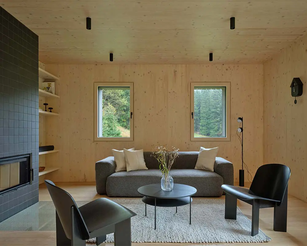 El chalet checo que reinventa la arquitectura alpina desde el interior