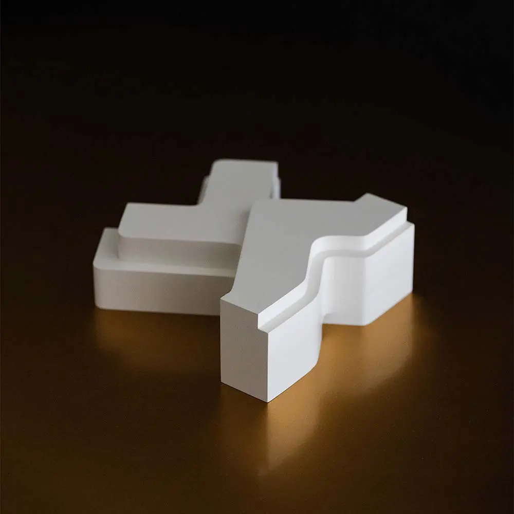 Rojo, sostenible y con forma de x: este edificio es un hito contemporáneo