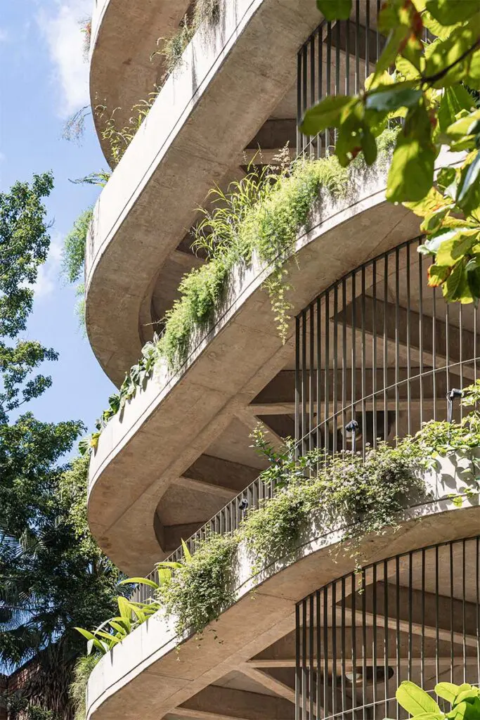 Medellín como destino: un edificio que entiende cómo vivimos y visitamos la ciudad