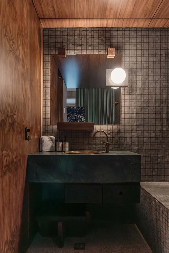 Medellín como destino: un edificio que entiende cómo vivimos y visitamos la ciudad