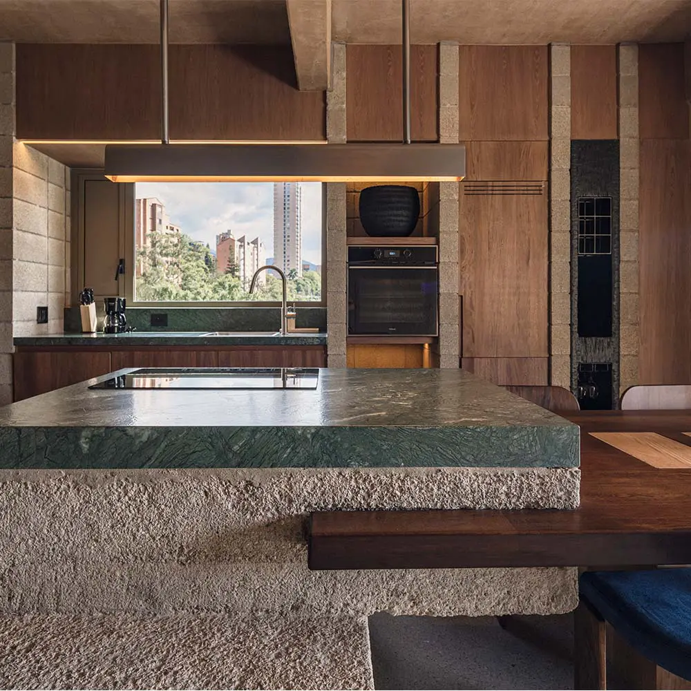 Medellín como destino: un edificio que entiende cómo vivimos y visitamos la ciudad