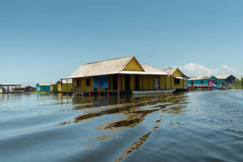 Vivir en el agua: así es nueva venecia, el pueblo que flota