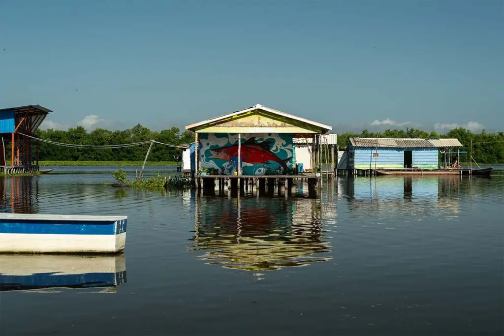 Vivir en el agua: así es nueva venecia, el pueblo que flota