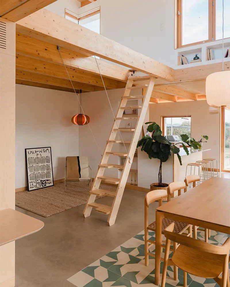 Una vivienda mediterránea que combina tecnología y memoria rural