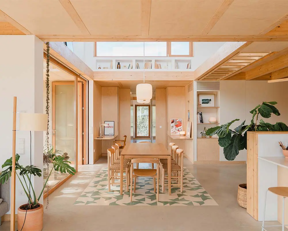 Una vivienda mediterránea que combina tecnología y memoria rural