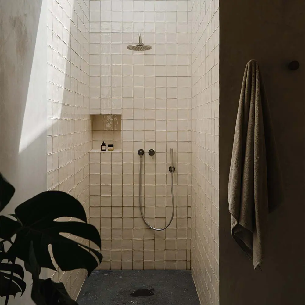 Una vivienda mediterránea que combina tecnología y memoria rural