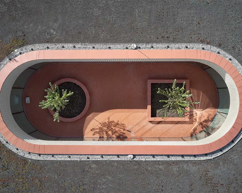 Un edificio que transforma un antiguo huerto en un paisaje doméstico para pasar la vejez Un edificio que transforma un antiguo huerto en un paisaje doméstico para pasar la vejez