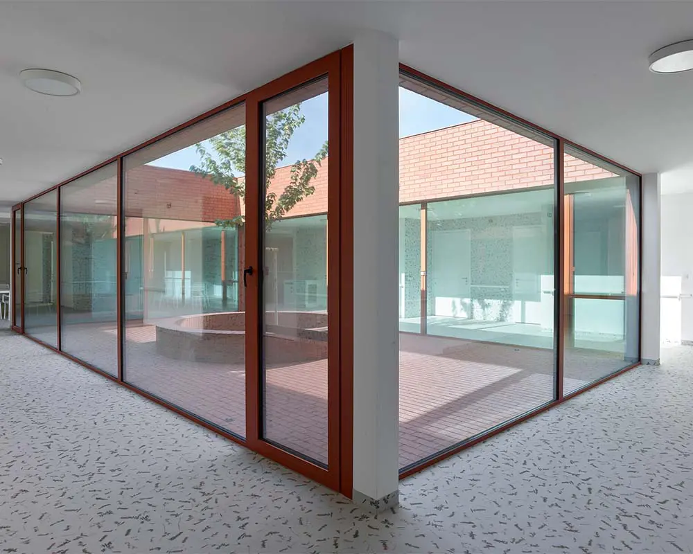 Un edificio que transforma un antiguo huerto en un paisaje doméstico para pasar la vejez Un edificio que transforma un antiguo huerto en un paisaje doméstico para pasar la vejez