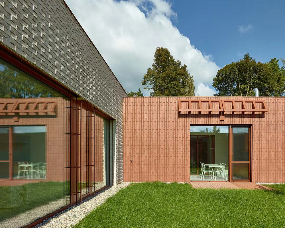 Un edificio que transforma un antiguo huerto en un paisaje doméstico para pasar la vejez Un edificio que transforma un antiguo huerto en un paisaje doméstico para pasar la vejez