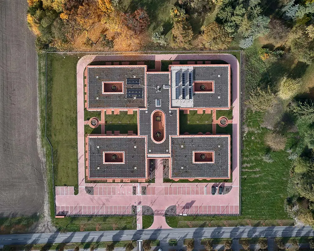 Un edificio que transforma un antiguo huerto en un paisaje doméstico para pasar la vejez Un edificio que transforma un antiguo huerto en un paisaje doméstico para pasar la vejez