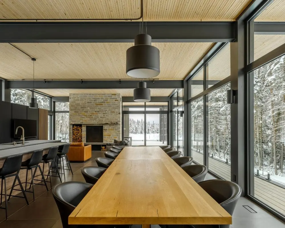 Una vivienda en madera y piedra pensada para envejecer con el entorno Una vivienda en madera y piedra pensada para envejecer con el entorno