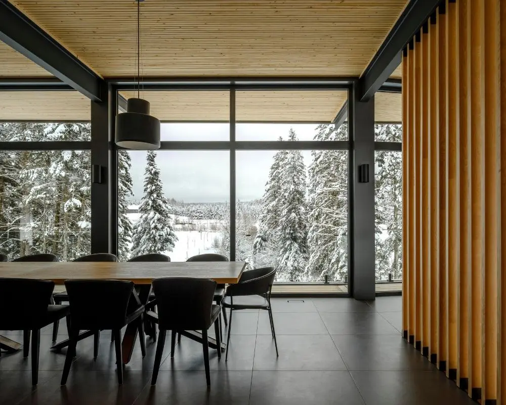 Una vivienda en madera y piedra pensada para envejecer con el entorno Una vivienda en madera y piedra pensada para envejecer con el entorno