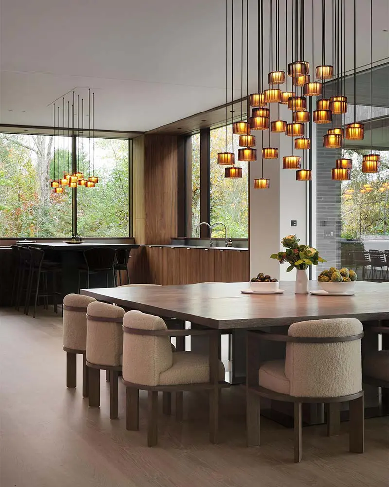 Cuatro casas en una: una obra que celebra la luz, el arte y las estaciones