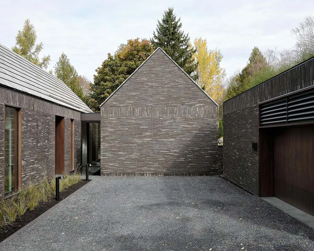 Cuatro casas en una: una obra que celebra la luz, el arte y las estaciones