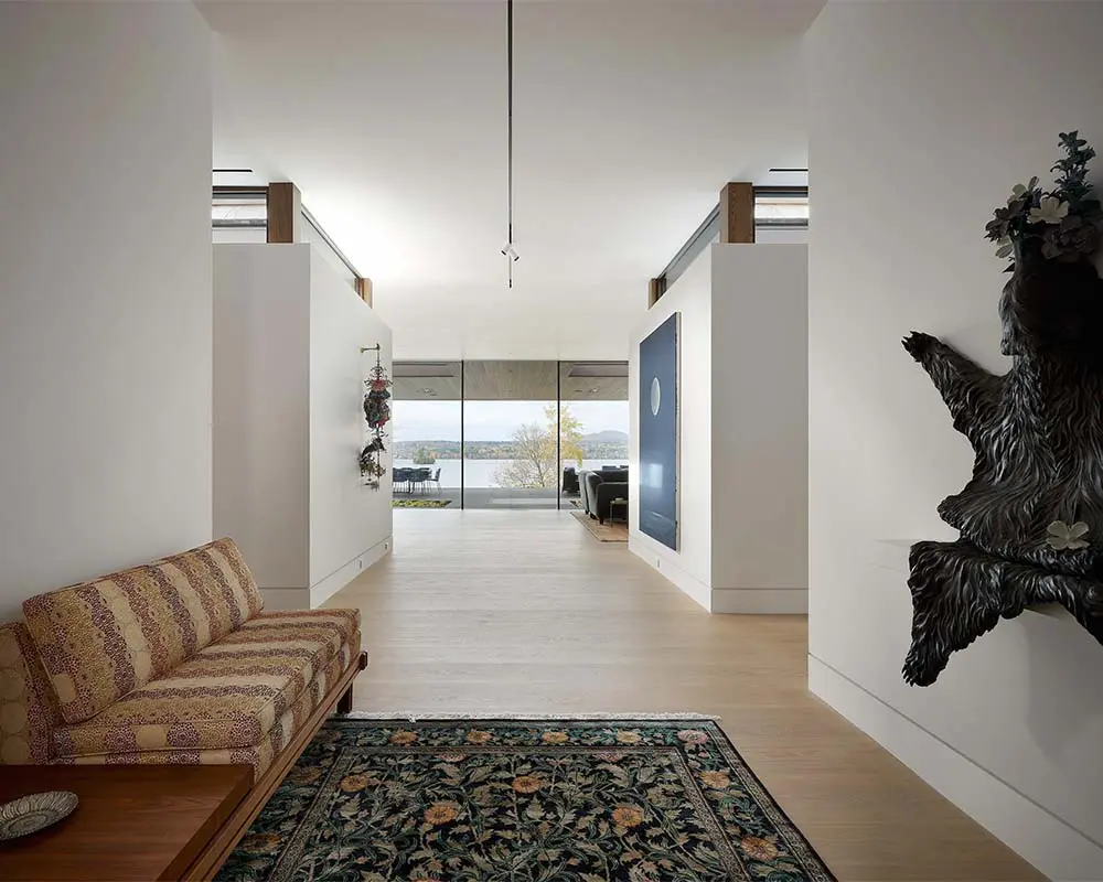 Cuatro casas en una: una obra que celebra la luz, el arte y las estaciones