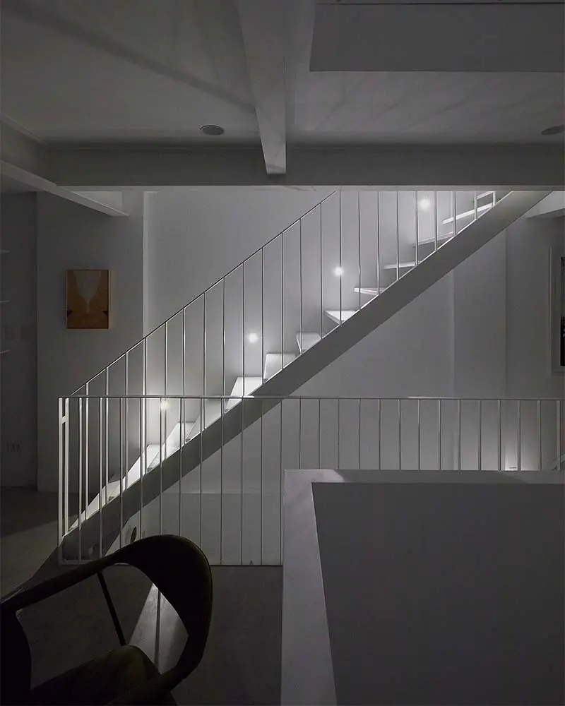 Así se transformó una casa estrecha en un espacio amplio para vivir, crear y soñar Así se transformó una casa estrecha en un espacio amplio para vivir, crear y soñar