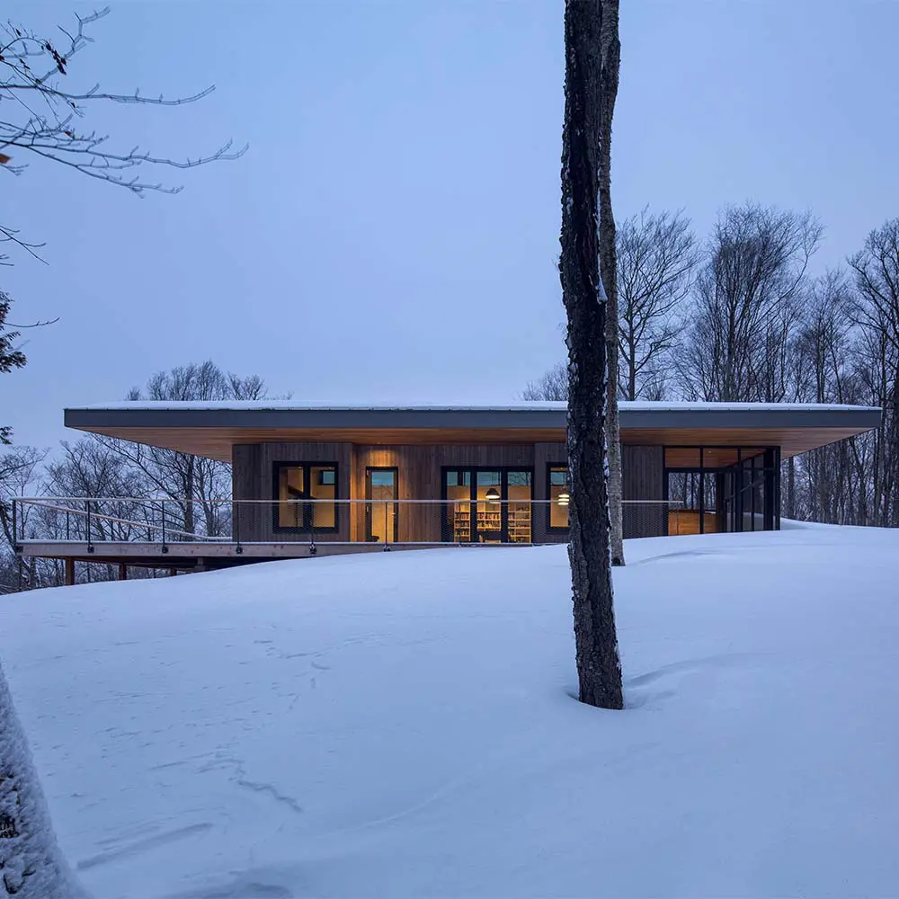 La experiencia espacial en esta casa diseñada para salvaguardar las memoria familiar