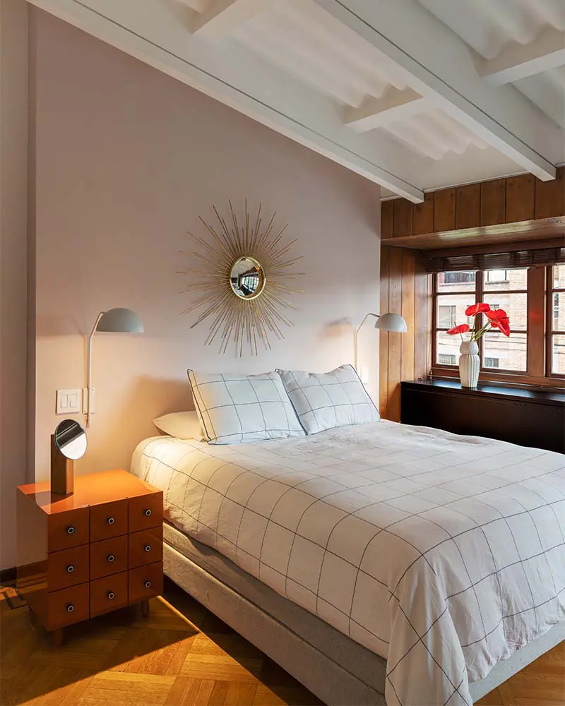 La casa de los años 40 en bogotá que cobró una nueva vida a través del color