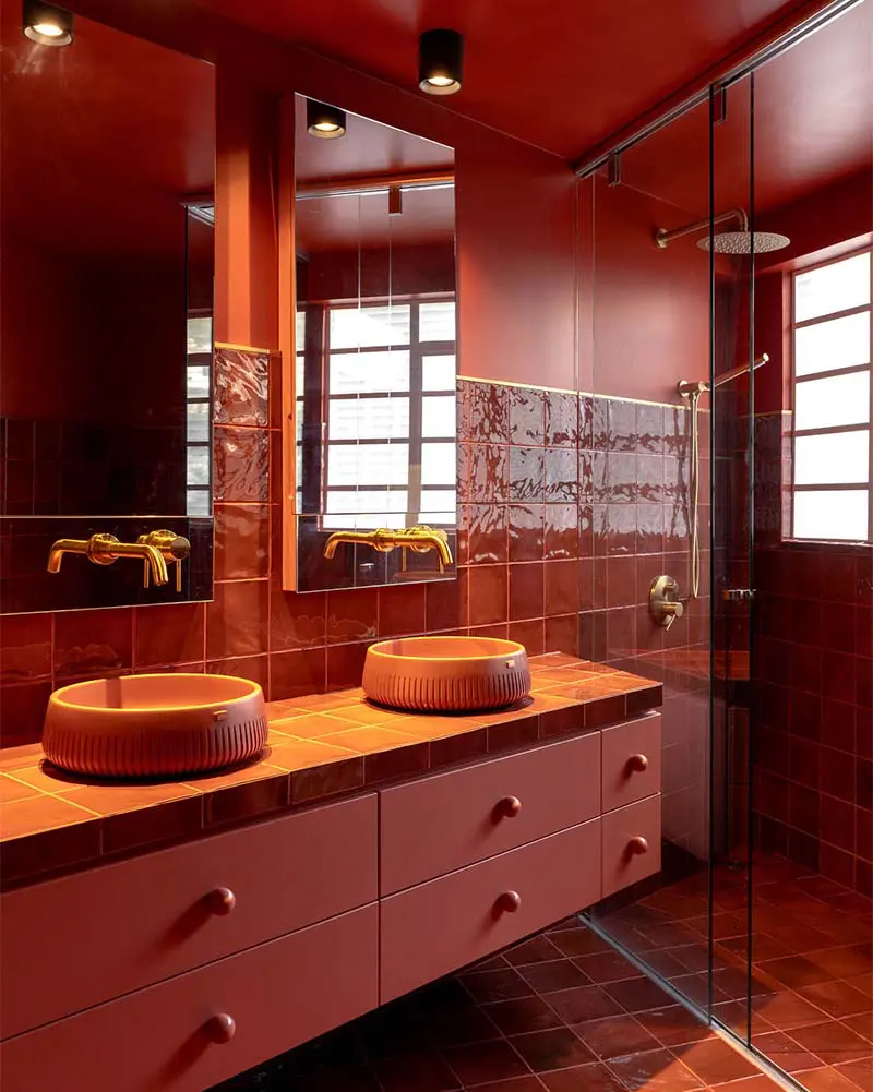 La casa de los años 40 en bogotá que cobró una nueva vida a través del color