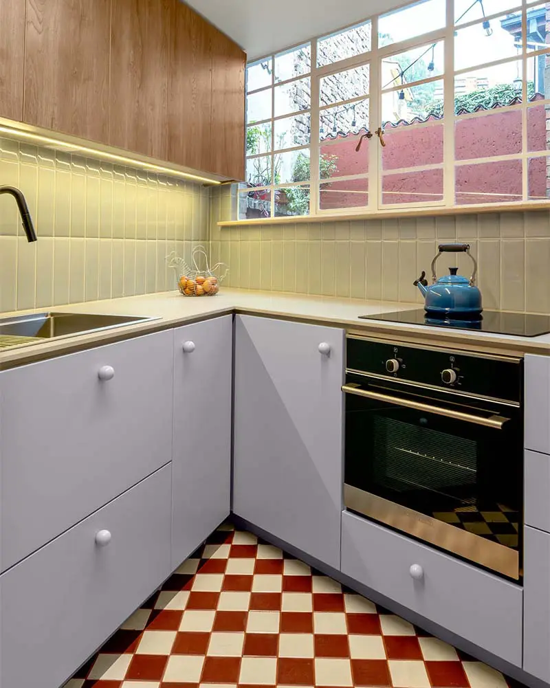 La casa de los años 40 en bogotá que cobró una nueva vida a través del color