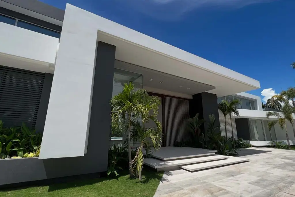 La trayectoria de una firma que ha hecho de la casa campestre un laboratorio de diseño contemporáneo