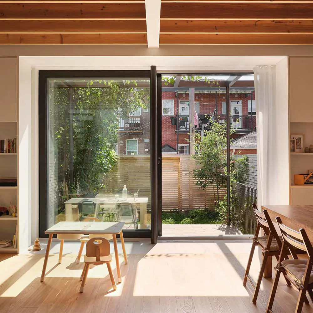 Así se transformó un dúplex para convertirse en una casa flexible y sostenible