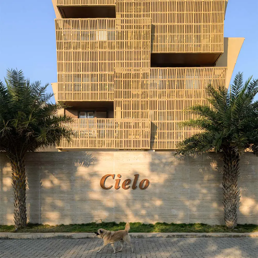 Este edificio en india convierte el clima en su principal aliado