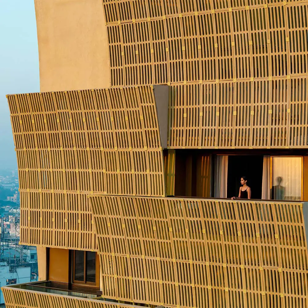 Este edificio en india convierte el clima en su principal aliado