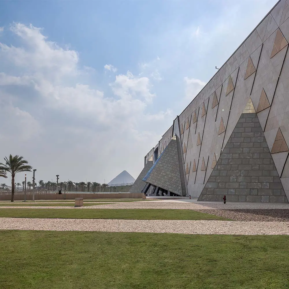 El gran museo egipcio transforma la memoria arqueológica en experiencia espacial