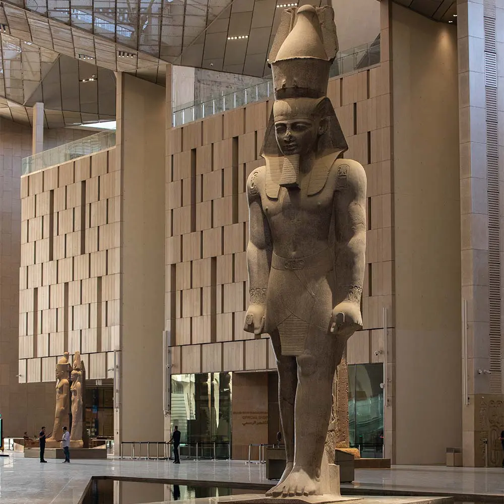 El gran museo egipcio transforma la memoria arqueológica en experiencia espacial