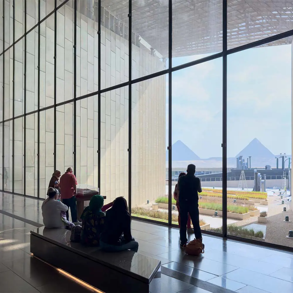 El gran museo egipcio transforma la memoria arqueológica en experiencia espacial