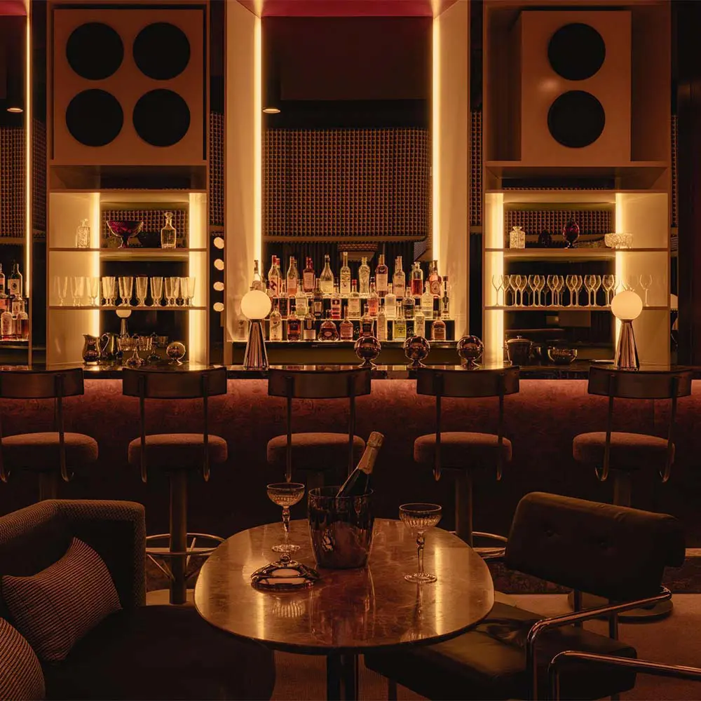 Un restaurante bar que transforma tres momentos del día en una experiencia sensorial Un restaurante bar que transforma tres momentos del día en una experiencia sensorial