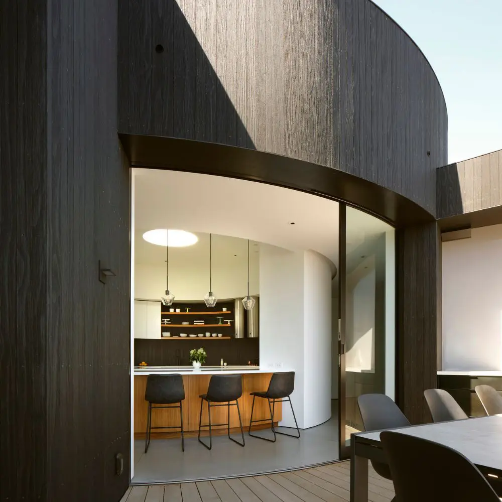 Una casa circular que transforma la vida cotidiana en un recorrido continuo de vistas Una casa circular que transforma la vida cotidiana en un recorrido continuo de vistas