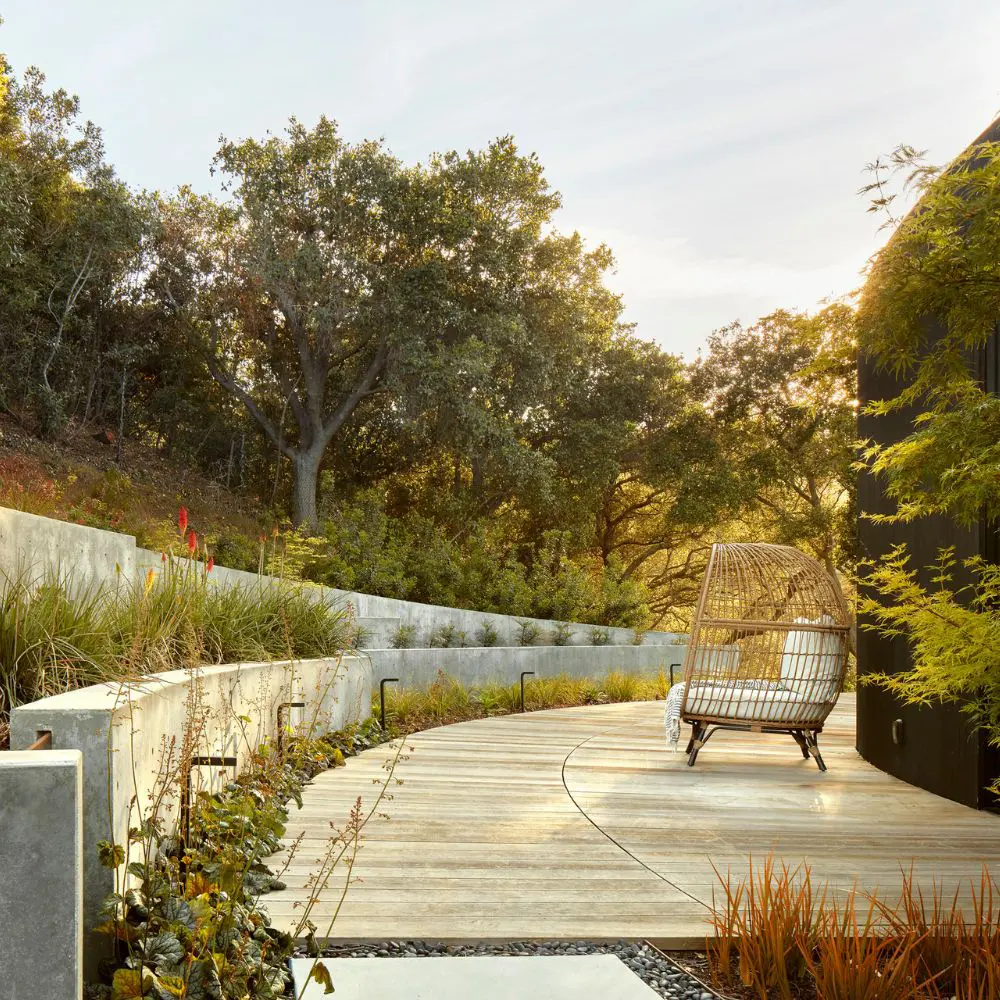 Una casa circular que transforma la vida cotidiana en un recorrido continuo de vistas Una casa circular que transforma la vida cotidiana en un recorrido continuo de vistas