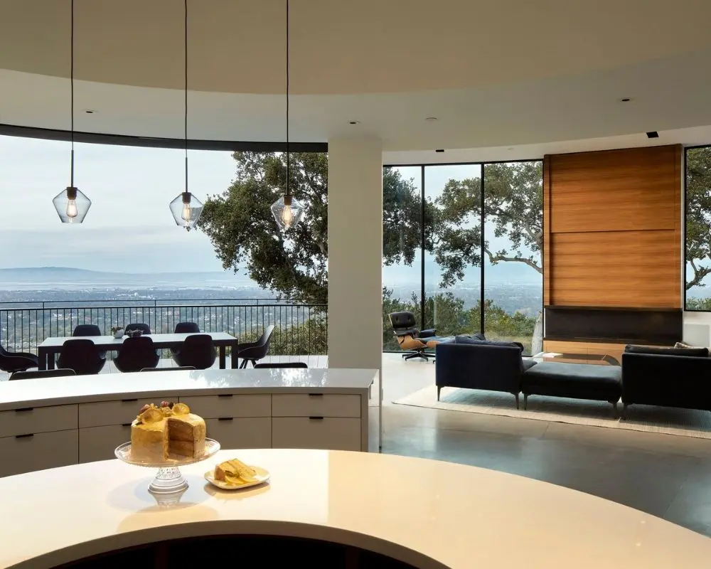 Una casa circular que transforma la vida cotidiana en un recorrido continuo de vistas Una casa circular que transforma la vida cotidiana en un recorrido continuo de vistas