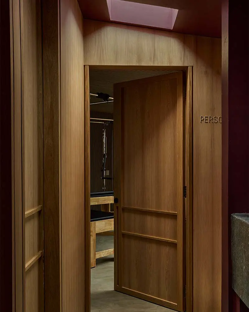 El centro de ‘wellness’ de bogotá que se diferencia por su interiorismo colorido y acogedor