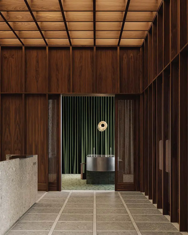 Esta clínica dermatológica en toronto usa la intimidad y luz como estrategia espacial