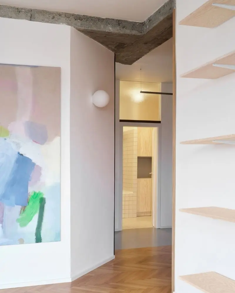 Un apartamento clásico se convirtió en un espacio íntimo para la vida cotidiana Un apartamento clásico se convirtió en un espacio íntimo para la vida cotidiana