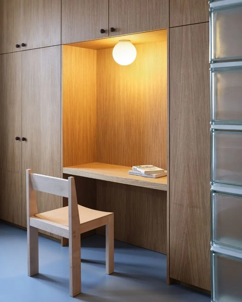 Un apartamento clásico se convirtió en un espacio íntimo para la vida cotidiana Un apartamento clásico se convirtió en un espacio íntimo para la vida cotidiana