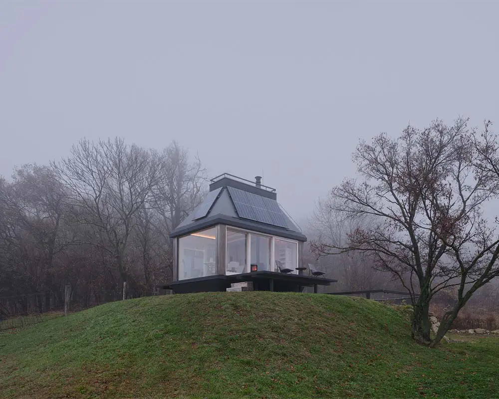 Una pequeña cabaña convertida en un santuario suficiente para el descanso