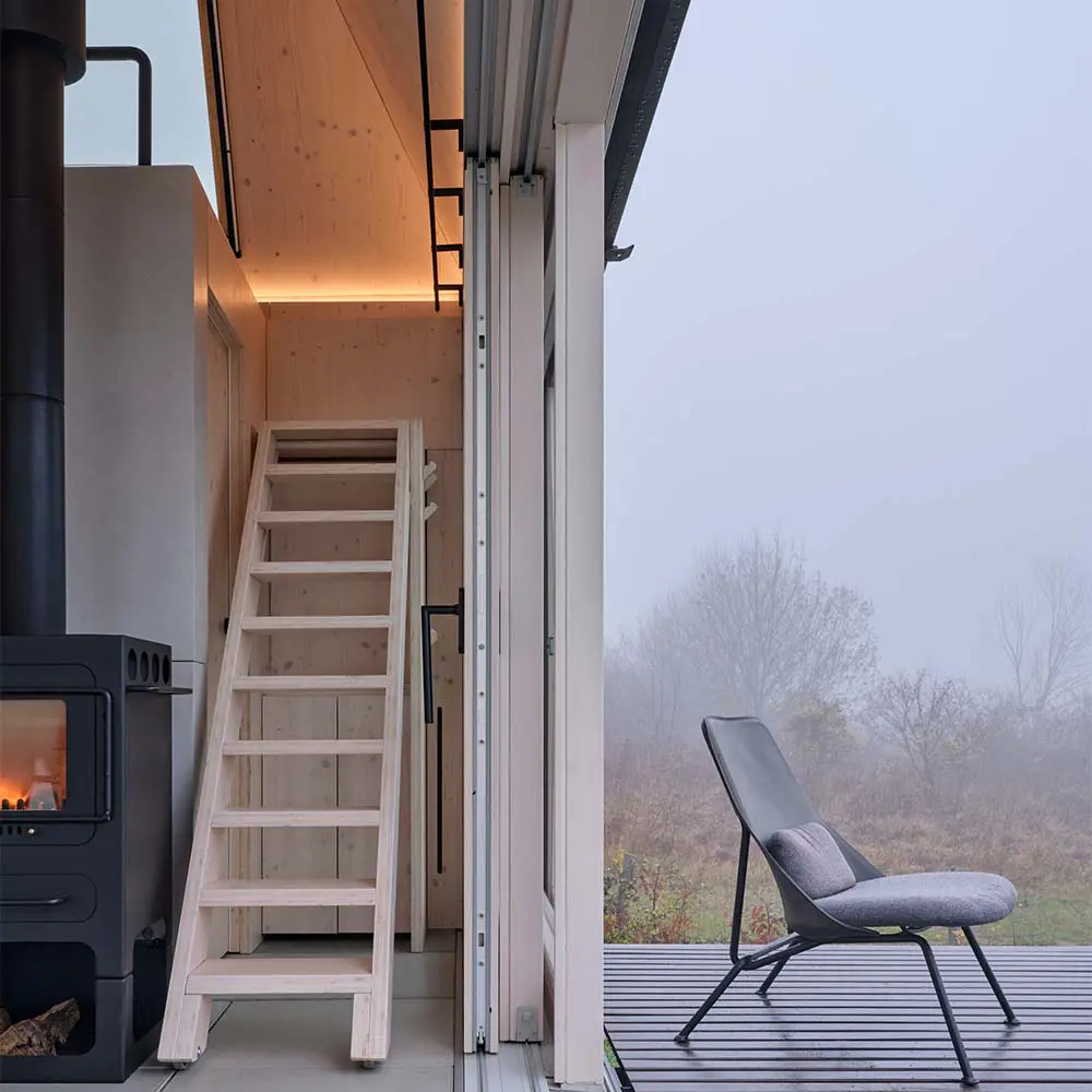 Una pequeña cabaña convertida en un santuario suficiente para el descanso