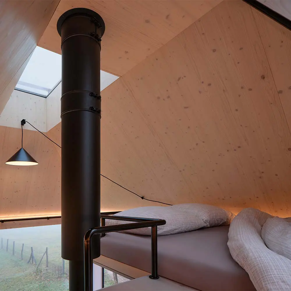 Una pequeña cabaña convertida en un santuario suficiente para el descanso