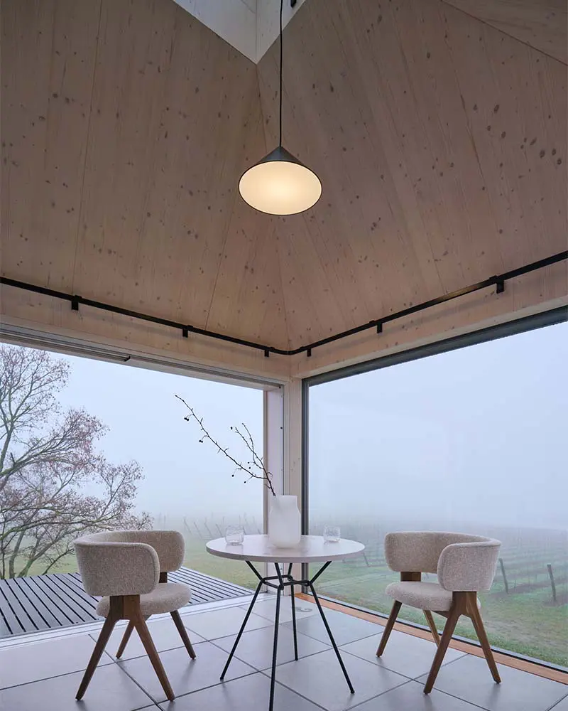 Una pequeña cabaña convertida en un santuario suficiente para el descanso