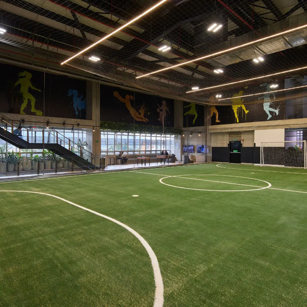 La arquitectura institucional y su papel en la democratización de la vida urbana