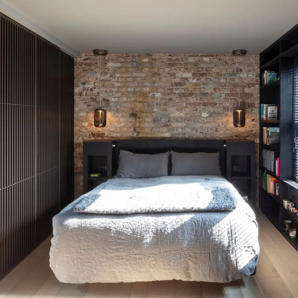 Esta casa desafía la sobriedad a partir de la luz y la materialidad