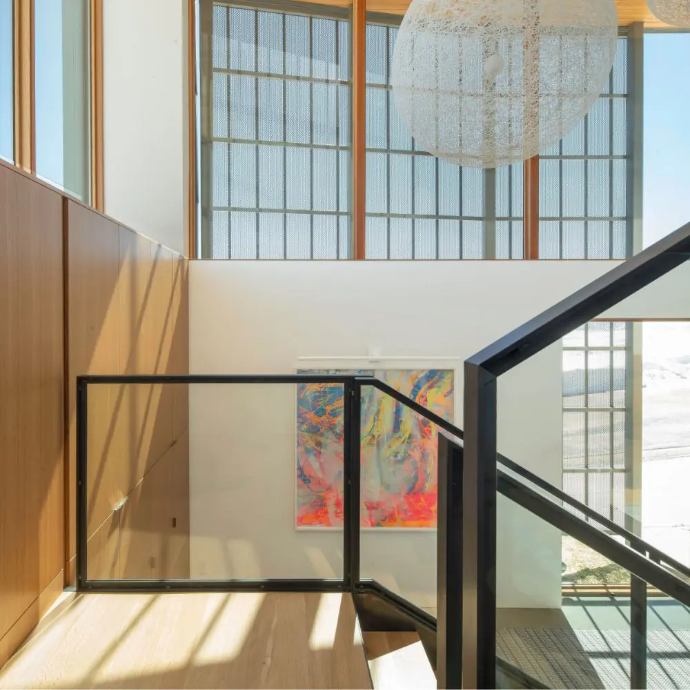 Una casa de montaña que se inspira en figuras de papel