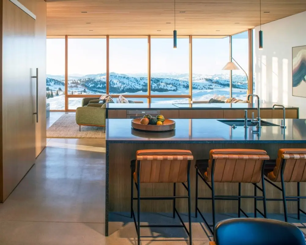 Una casa de montaña que se inspira en figuras de papel